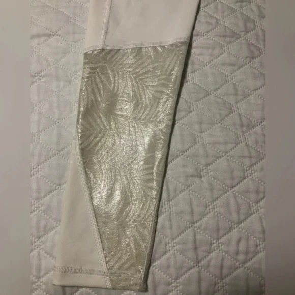 NWT Victoria’s Secret Sport White Mid-Rise Ankle Length Knockout Leggings - Picture 5 of 6